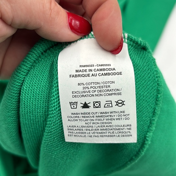 Nike Sportswear Club Fleece Graphic Sweatshirt in Green - Picture 7 of 8